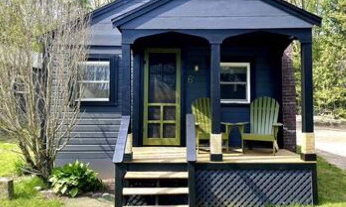 Ashland Cabaña | Lakeside Cottage with Kitchen