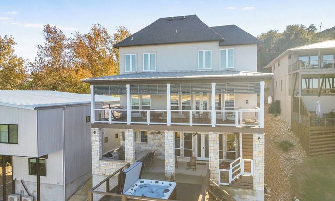 Canyon Lake Casa | Lakeside Dreamhouse I Lake, Hot tub, Dogs