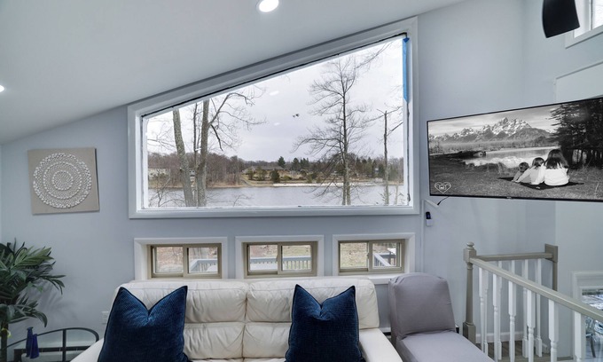 Tobyhanna Cabaña | Lakeside Escape Hot Tub Private Dock