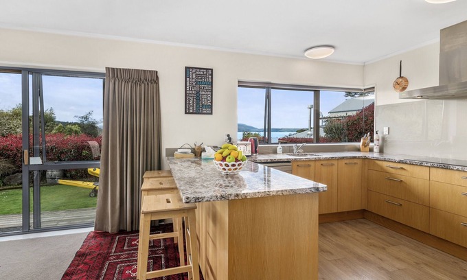 Lake Tarawera Cabaña | Lakeside Escape - Lake Tarawera Holiday Home