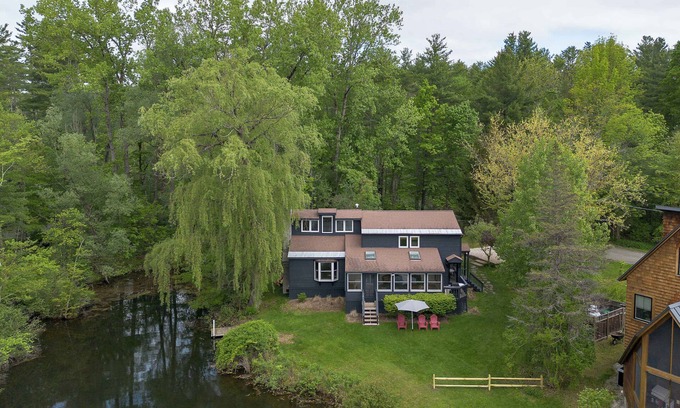 Lenox Dale Casa | Lakeside Estate: 2 Homes For Family Gatherings