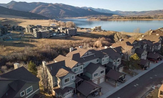 Ogden Casa | Lakeside Funscape | Pool | Pickleball | Hot Tub