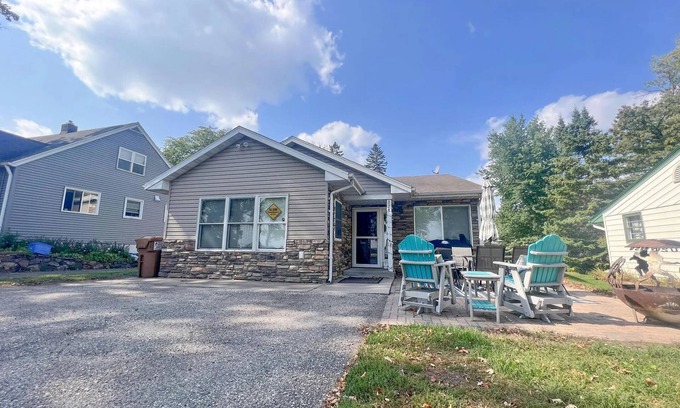 Detroit Lakes Casa | Lakeside Gem ~ Walk to Marina ~ Private Beach/Dock