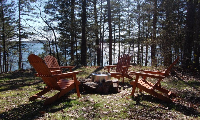 Drasco Casa | Lakeside house on Greers Ferry. Cozy, fun getaway.