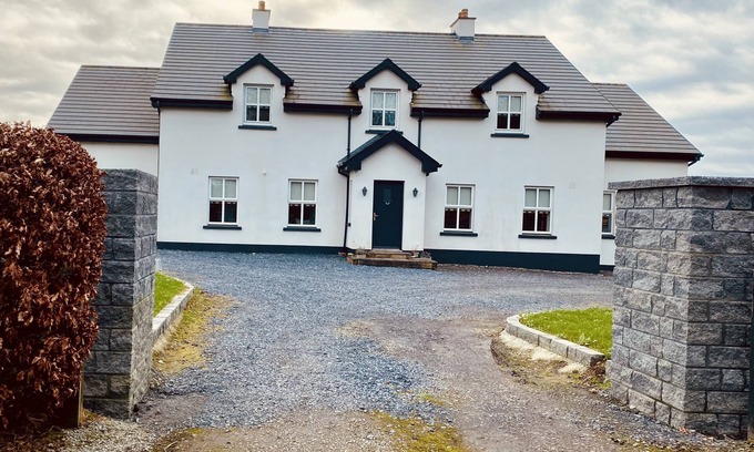 Tudenham Casa | Lakeside Country Home