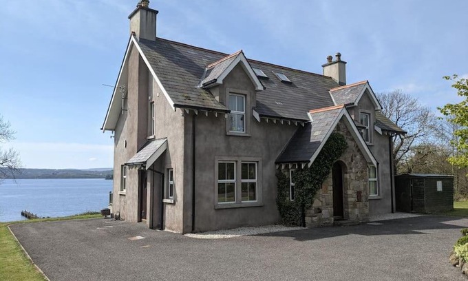 Lisnarrick Casa | Lakeside Lodge - Magnificent Rural Setting