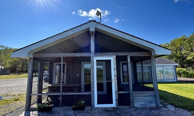 West Bay Cabaña | Lakeside Luxury Cottage & Hot Tub