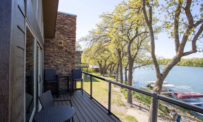 Fairmont Cabina | Lakeside Luxury Condo