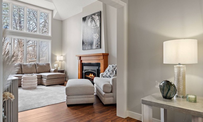 Plymouth Casa | Lakeside Luxury for Every Kind of Guest - - 5-Bedroom Escape for Making Memories