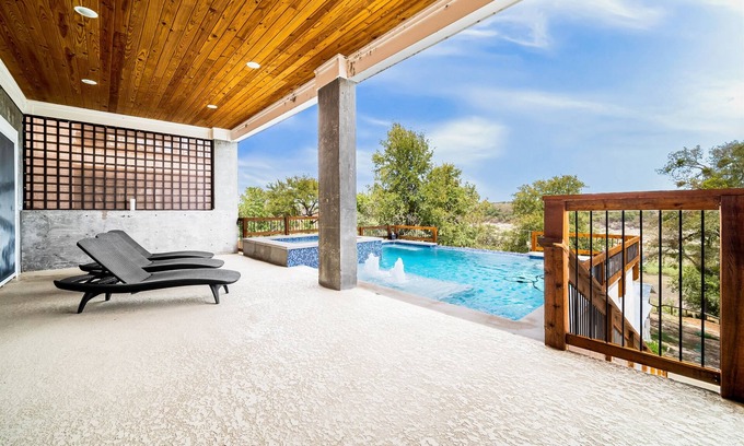 Spicewood Casa | Luxurious Retreat w Pool Hot Tub Games