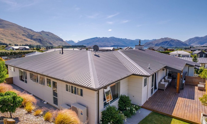 Wanaka Cabaña | Lakeside Luxury - Wanaka Holiday Home