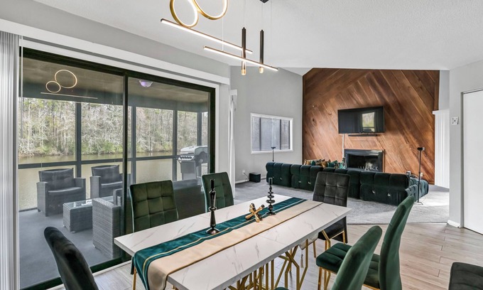 Columbia Casa | Lakeside Oasis: Fort Jackson Family Retreat
