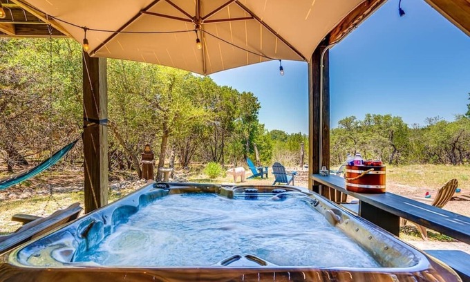 Canyon Lake Casa | Lakeside Paradise, lake views, hot tub