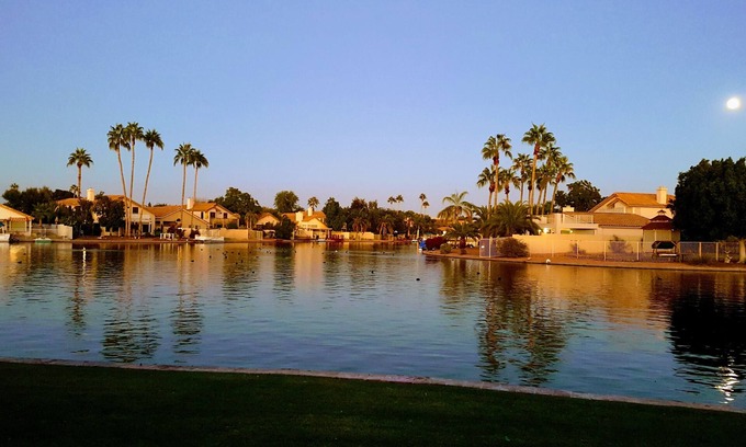 Avondale Casa | NUEVO REMODEL LUJOSO LAKESIDE RETREAT MINUTES FROM SPRING TRAINING