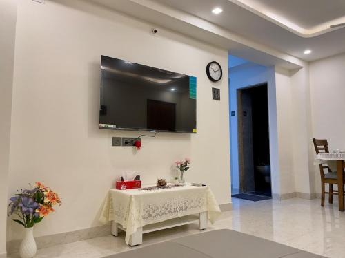 Powai Apartamento | Lakeside Retreat 2 BHK in Powai