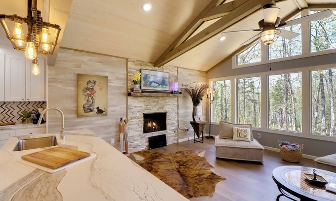 Higden Casa | Lakeside Retreat on 10 Secluded Wooded Acres at the Raccoon Lakehouse