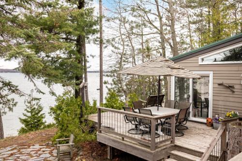 Traverse City Casa | Lakeside Shores Escape - Adventure Awaits Peaceful Retreat Just Minutes from Traverse City