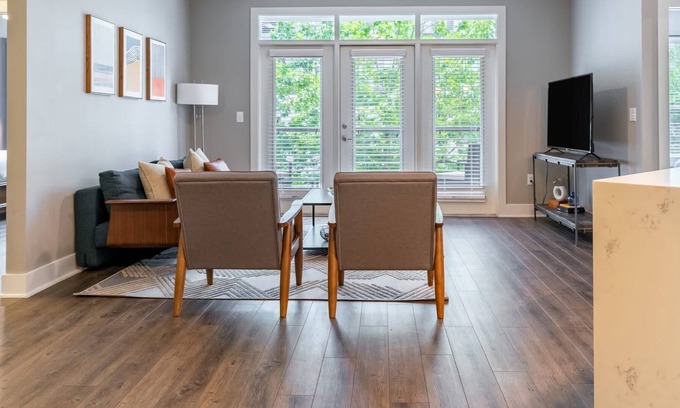 Riverside Apartamento | Lakeside South Shore - 2 Bedroom with Lake Access