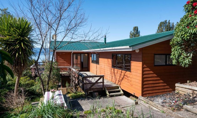Omori Casa | Lakeside Stunner - Omori Holiday Home