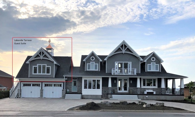 Kincardine Casa | Lakeside Terrace: 1br Kincardine Waterfront Suite