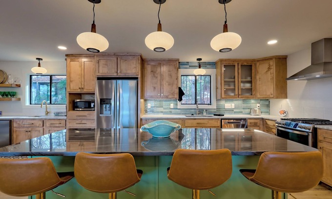 Cedar Cliff Casa | Lakeside Therapy By Chatuge Home Concierge Lakefront, Dock, Firepit, Ping Pong