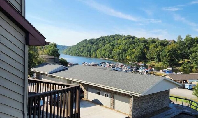 Cheat Lake Casa | Lakeside Townhouse close to highways & town center