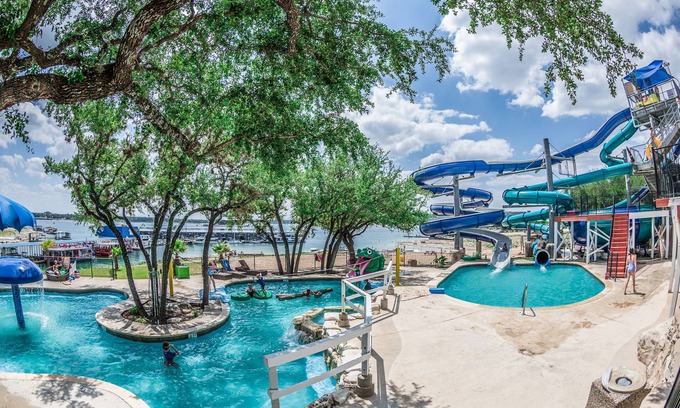 Volente Cabina | LakeTravis 1BR Bungalow #7: Free waterpark, walk to dining, marina, lake &beach