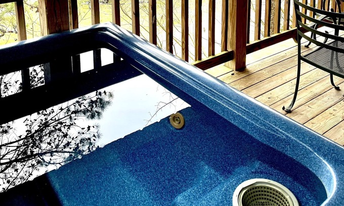 Kirby Cabaña | Lakeview cottage on Lake Greeson with private hot tub!!