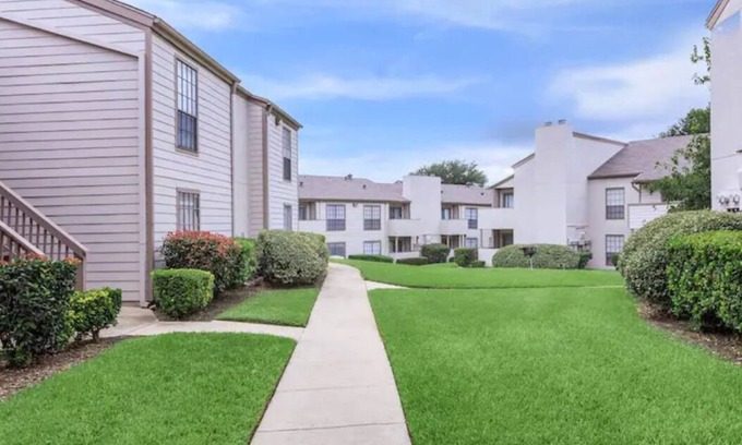 Clinton Township Casa | Lakeview Cozy Townhouse - 5 min from Hall Road