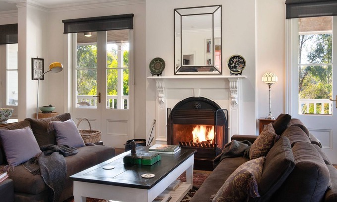 Daylesford Casa | Lakeview Daylesford- spacious home by the lake