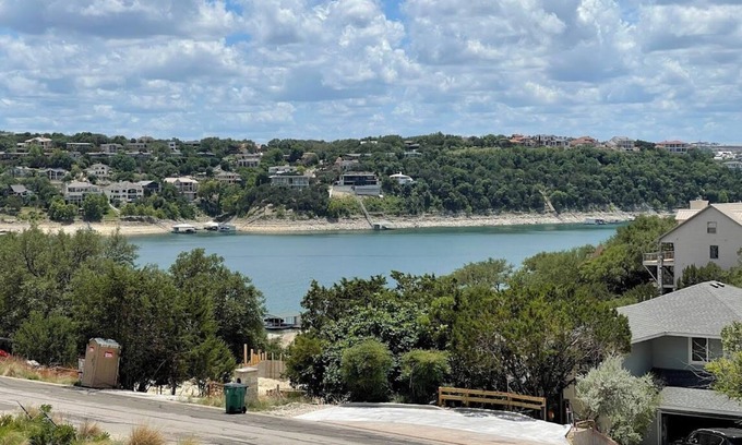 Point Venture Casa | Lakeview Home-Lake access, beach, marina & dining.