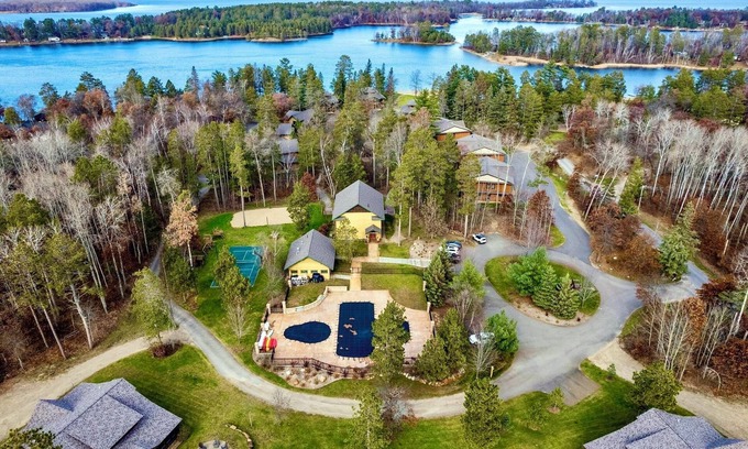 Pequot Lakes Complejo | Lakeview Home with Dock on the Whitefish Chain, Outdoor Pool, Pickleball & More