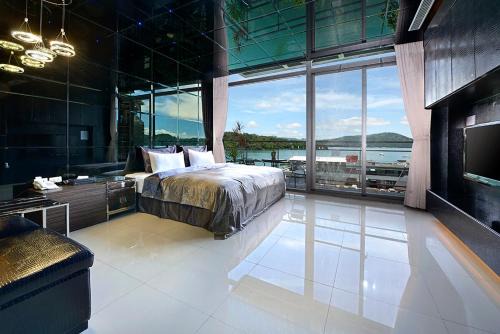 Yuchi Casa | Lakeview Homestay
