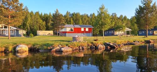 Svardsjo Casa | Lakeview Houses Sweden - Red House