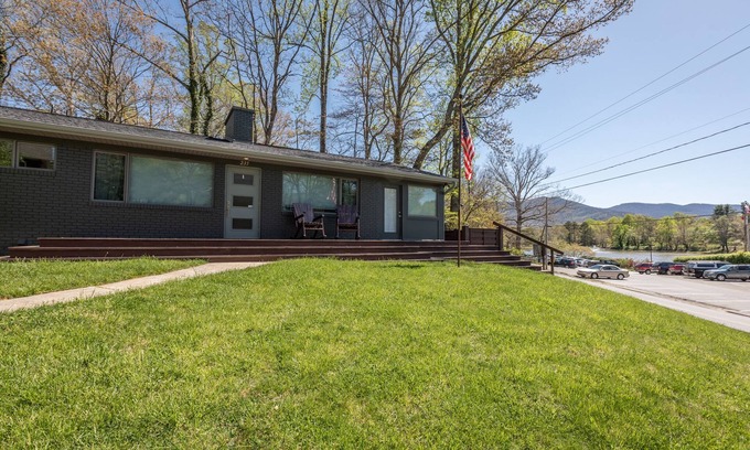 Black Mountain Casa | Lakeview Knoll | A pasos del lago Tomahawk