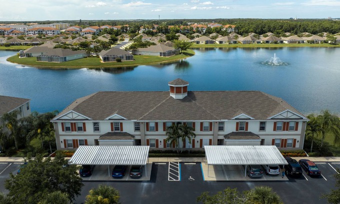 Fort Myers Condominio | Lakeview Lanai in Fort Myers! Gated community with resort like amenities!!!