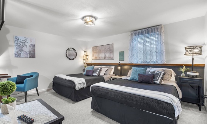 Delhi Casa | Lakeview Living - LOWER LIVING 1 - Vacation Rental