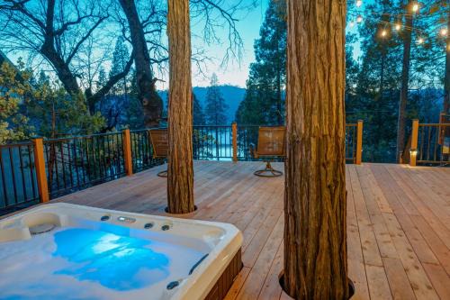 Bass Lake Casa | Lakeview Lodge w/Boat slip, hot tub, lake views