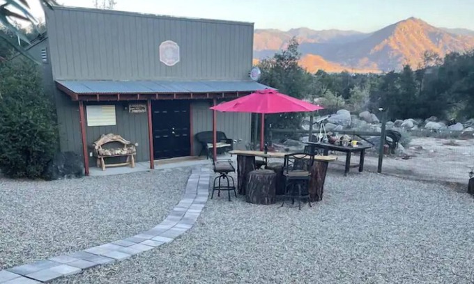 Wofford Heights Casa | Lakeview Nature Retreat w Hot Tub & Private sCreek Access