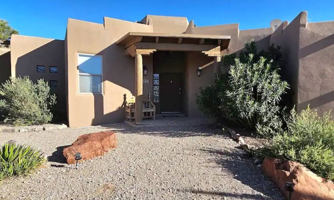 Truth or Consequences Casa | Lakeview Oasis; Your Home away from Home