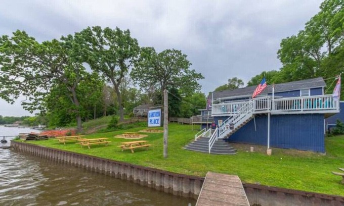 Fox Lake Casa | Lakeview Place Boutique Hotel Unit #2