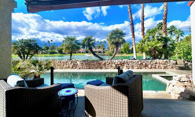 Rancho Mirage Villa | RETIRO DE LAKEVIEW: 2 lg habitaciones principales con baño privado, piscina privada, jacuzzis ~ ¡una propiedad GREENDAY!