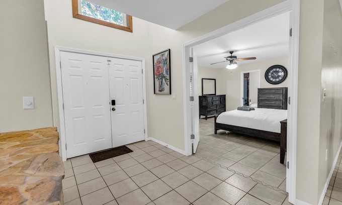 Sarasota Casa | Lakeview Retreat with Heated Pool, Games & Chill Vibes