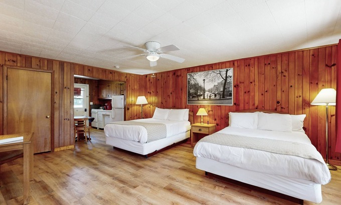 Flat Rock Condominio | Lakeview studio condo with pool, fire pit, canoes & paddle boats, tennis, & WiFi
