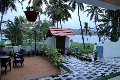 Venganoor Casa | Lakeview Villa - Homestay Near Kovalam