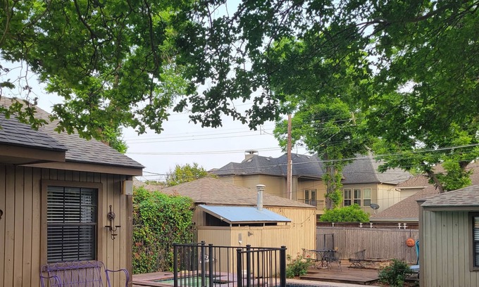 Lakewood Heights Cabaña | Área de Lakewood Bungalow con piscina y terraza