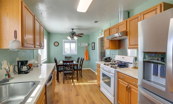 Harbor Casa | Lakewood Home ~ 5 Mi to Knott’s Berry Farm!