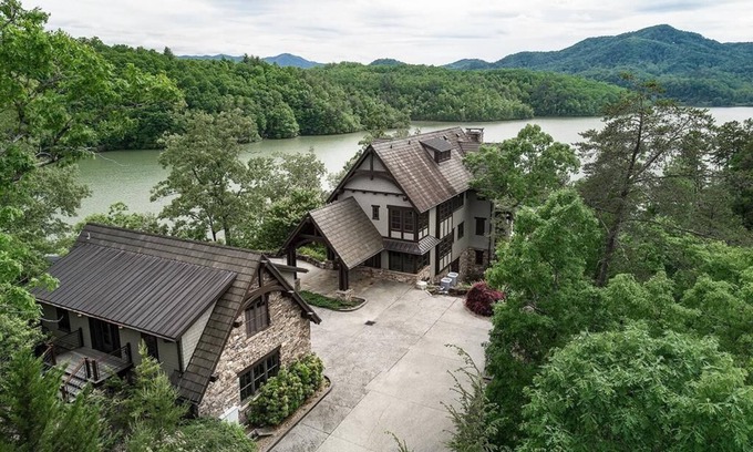 Bryson City Cabina | Lakewood Pointe and Guesthouse - Free Railroad Admission + Majestic Views +