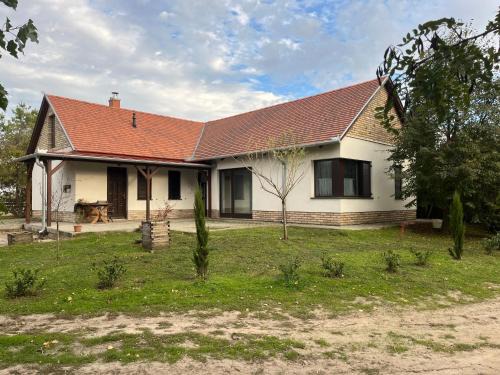 Bacsalmas Apartamento | Lakner Lovarda