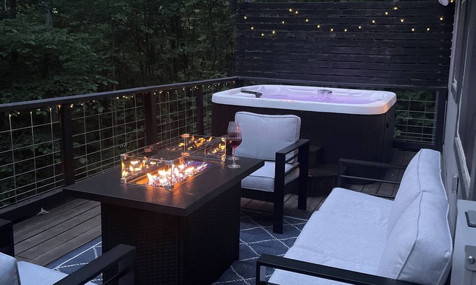 New Market Cabina | Lakota Cabin ~ mountain retreat Hot tub EV Charger